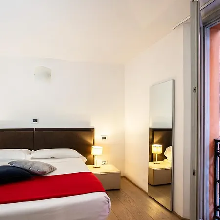 Urbanicooh Guidozagni - Piazza Maggiore View *