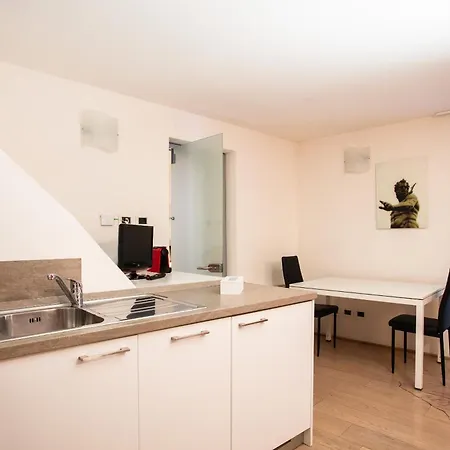 Urbanicooh Guidozagni - Piazza Maggiore View Apartmán *